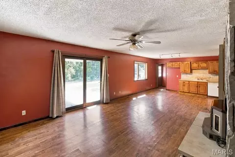 Living - 230 N Bernhardt Ave, Gerald, MO 63037 photo 4 of 5