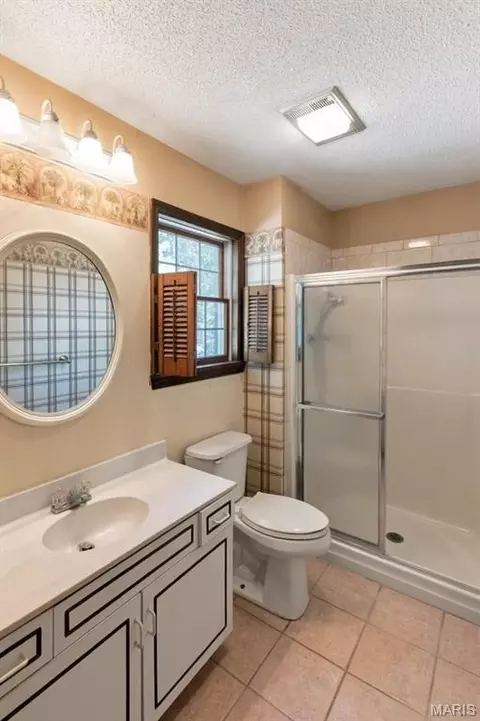 Bath - 230 N Bernhardt Ave, Gerald, MO 63037 photo 5 of 6