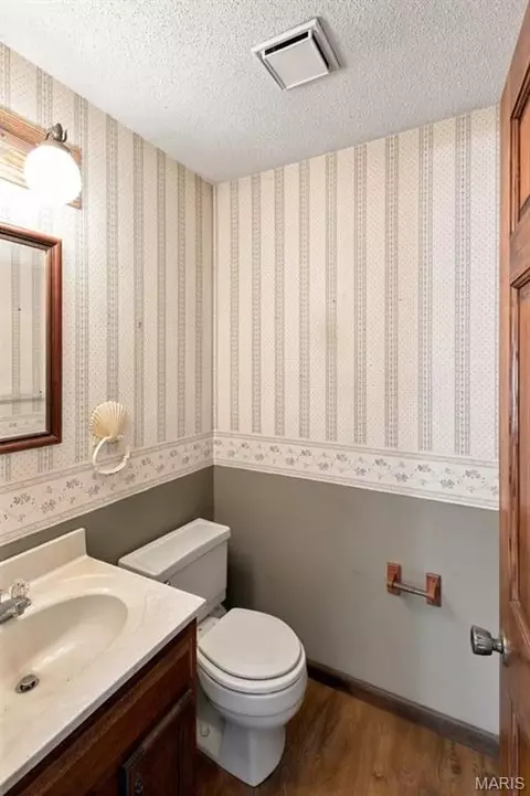 Bath - 230 N Bernhardt Ave, Gerald, MO 63037 photo 1 of 6