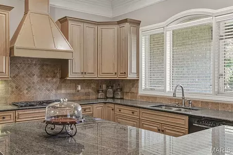 Kitchen - 1208 Pintail Cv, Kennett, MO 63857 photo 2 of 7