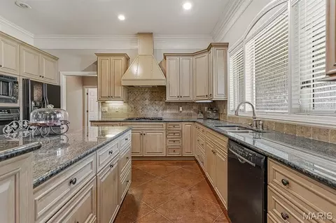 Kitchen - 1208 Pintail Cv, Kennett, MO 63857 photo 4 of 7