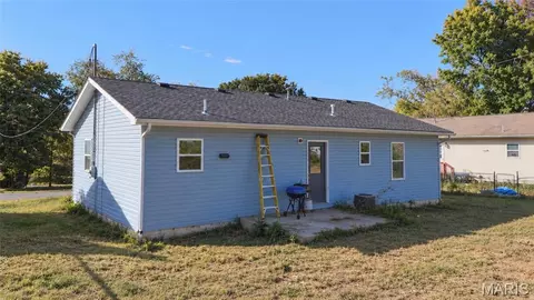 Exterior - 1302 E 1st St, Salem, MO 65560 photo 3 of 6