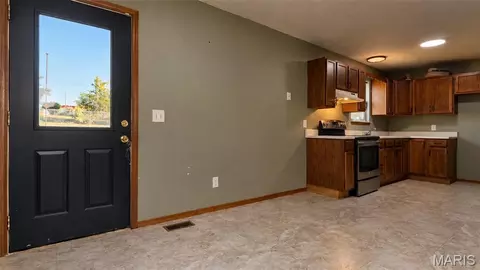 Entry Way - 1302 E 1st St, Salem, MO 65560 photo 1 of 2