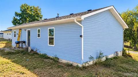 Exterior - 1302 E 1st St, Salem, MO 65560 photo 2 of 6