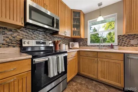 Kitchen - 2264 Pine Lake Loop, Gray Summit, MO 63039 photo 3 of 4