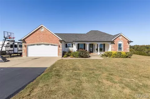 5203 Spring Valley Dr, Farmington, MO 63640