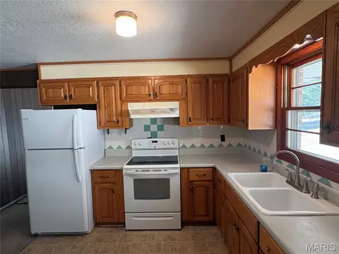 Kitchen - 1975 County Road 856, Bunker, MO 63629 photo 1 of 2