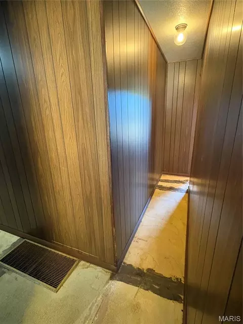 Entry Way - 1975 County Road 856, Bunker, MO 63629 photo 2 of 3