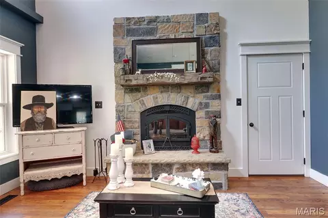 Entry Way - 7877 Sylvan Pl, Dittmer, MO 63023 photo 3 of 5