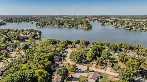 611 Woodchuck Ln, Lake Saint Louis, MO 63367