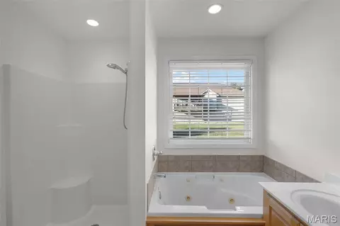 Bath - 2310 York Dr, Jackson, MO 63755 photo 2 of 5