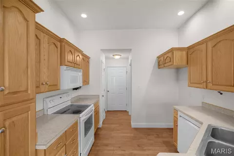 Entry Way - 2310 York Dr, Jackson, MO 63755 photo 5 of 5