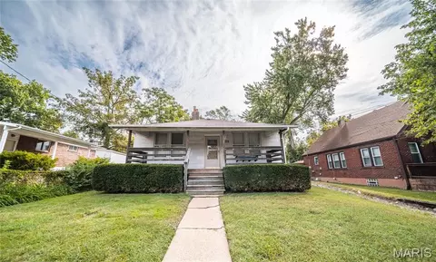 2446 Charlack Ave, Overland, MO 63114