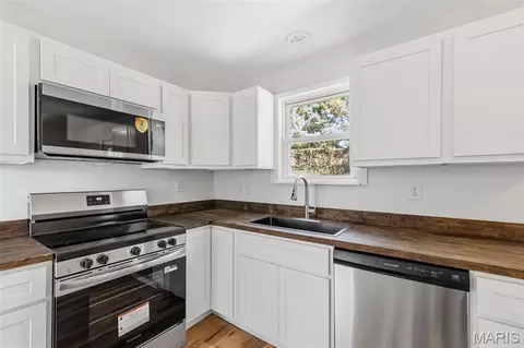 Kitchen - 45 Cedar Ridge Dr, Pacific, MO 63069 photo 1 of 1