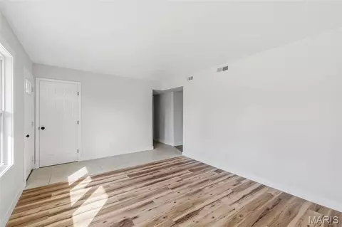Living - 45 Cedar Ridge Dr, Pacific, MO 63069 photo 3 of 4