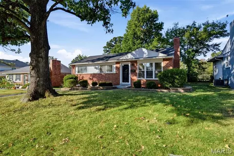 713 Huntwood Ln, Kirkwood, MO 63122