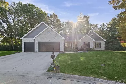 9 7th Fairway Ct, Belleville, IL 62220