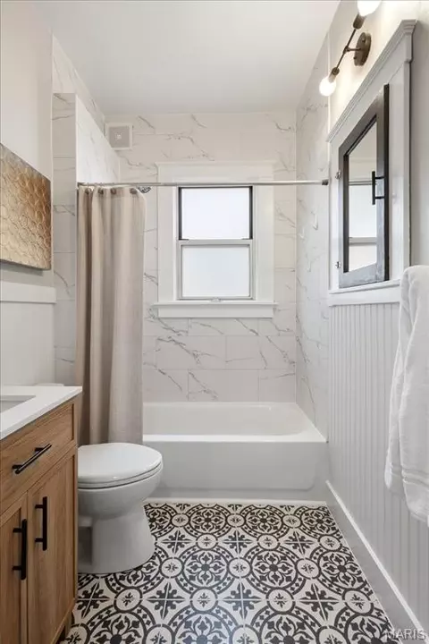 Bath - 712 James St, Washington, MO 63090 photo 3 of 4