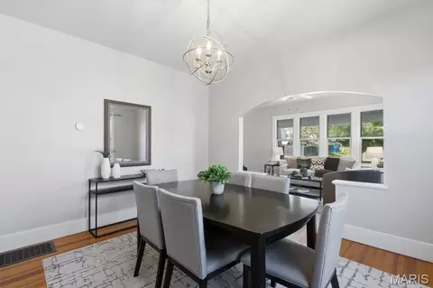 Dining - 712 James St, Washington, MO 63090 photo 3 of 4