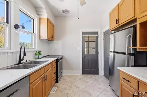 Kitchen - 712 James St, Washington, MO 63090 photo 2 of 4