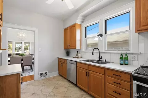Kitchen - 712 James St, Washington, MO 63090 photo 3 of 4