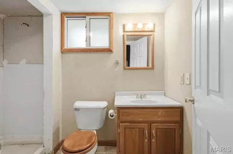 Bath - 712 James St, Washington, MO 63090 photo 4 of 4