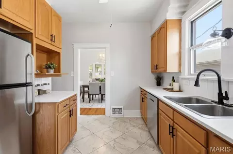 Kitchen - 712 James St, Washington, MO 63090 photo 4 of 4