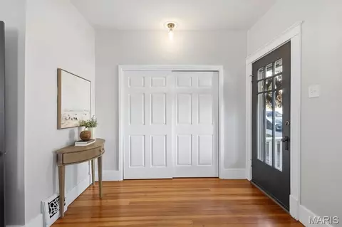 Entry Way - 712 James St, Washington, MO 63090 photo 1 of 4