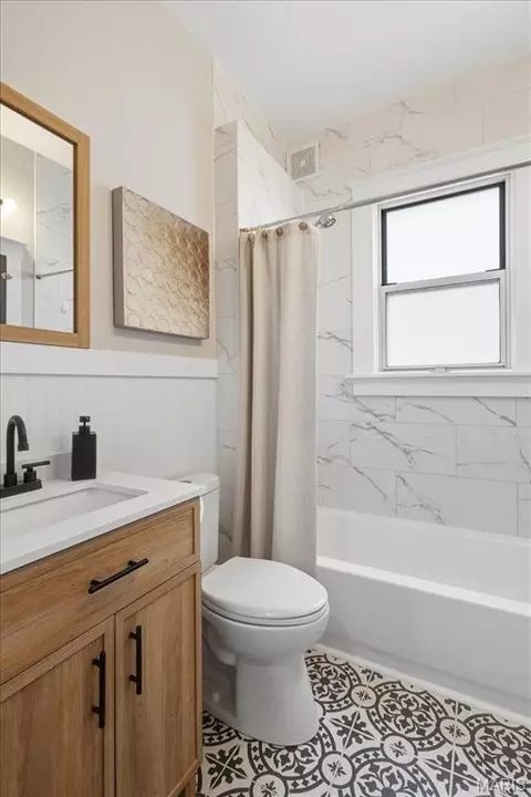 Bath - 712 James St, Washington, MO 63090 photo 2 of 4