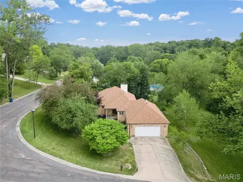 102 Hillside Ct, Collinsville, IL 62234