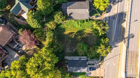 7412 Bland Dr, University City, MO 63105