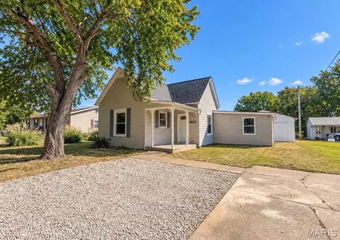 820 N Carleton St, Farmington, MO 63640