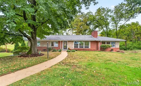 13 Spoede Hills Dr, Saint Louis, MO 63141