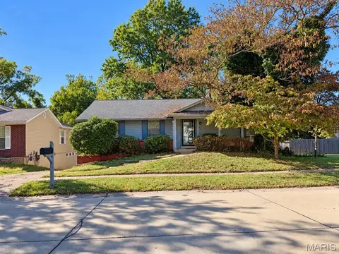 2335 Bennington Pl, Maryland Heights, MO 63043