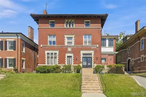 57 Kingsbury Pl, Saint Louis, MO 63112