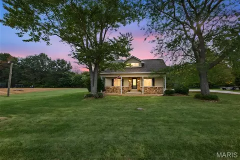 278 Canadian Dr, Staunton, IL 62088