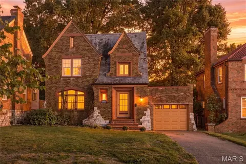 7332 Huntington Dr, Pasadena Hills, MO 63121