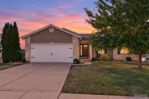 2727 Providence Ridge Dr, Wentzville, MO 63385