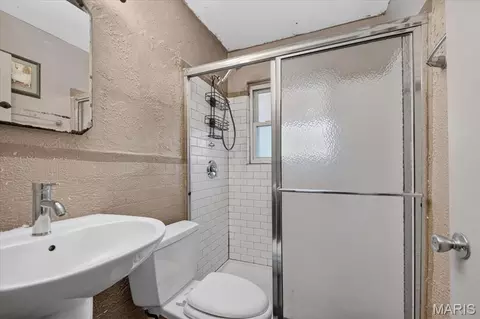 Bath - 3315 Joyce Dr, Saint Charles, MO 63301 photo 1 of 1