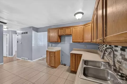 Entry Way - 3315 Joyce Dr, Saint Charles, MO 63301 photo 2 of 5