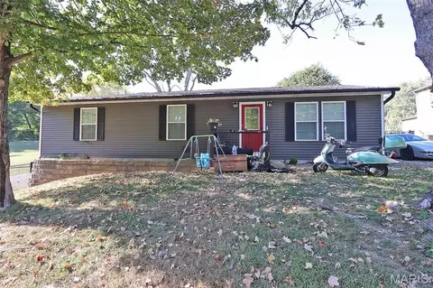 389 Country Club Dr, Cape Girardeau, MO 63701