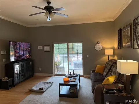 Living - 128 Sycamore Dr, Saint Robert, MO 65584 photo 2 of 4