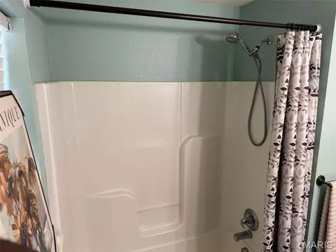 Bath - 128 Sycamore Dr, Saint Robert, MO 65584 photo 2 of 5