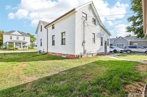 Exterior - 108 E 2nd South St, Mount Olive, IL 62069 photo 3 of 4