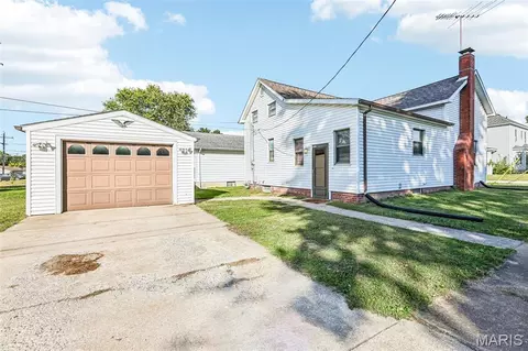 Exterior - 108 E 2nd South St, Mount Olive, IL 62069 photo 4 of 4