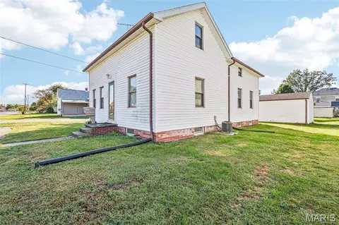 Exterior - 108 E 2nd South St, Mount Olive, IL 62069 photo 1 of 4