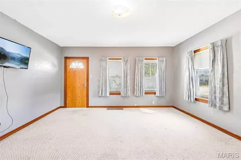 Living - 108 E 2nd South St, Mount Olive, IL 62069 photo 3 of 5