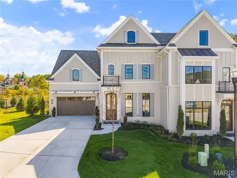 2 Enclave Dr, Saint Louis, MO 63122