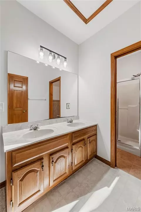 Bath - 145 Bluff View Dr, Troy, MO 63379 photo 2 of 3