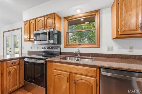 Kitchen - 145 Bluff View Dr, Troy, MO 63379 photo 5 of 5
